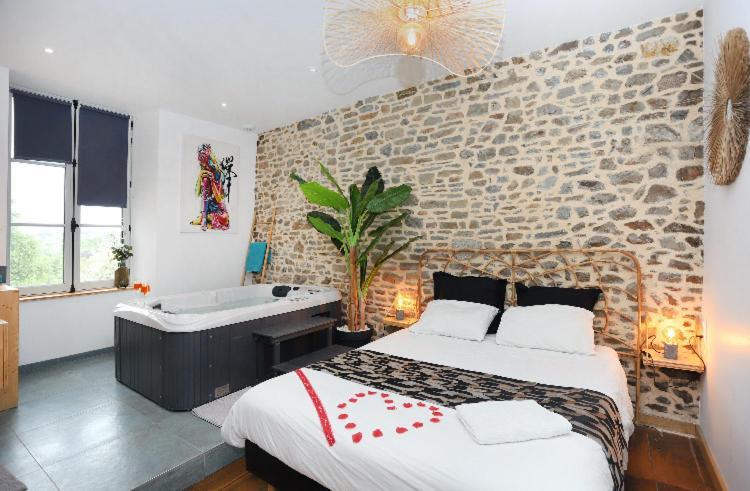 Apartamento La Douce Nuit Fougères Exterior foto