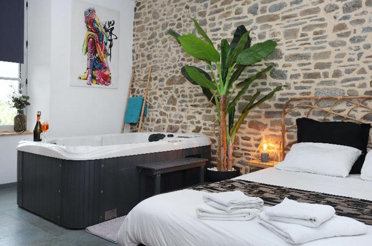 Apartamento La Douce Nuit Fougères Exterior foto